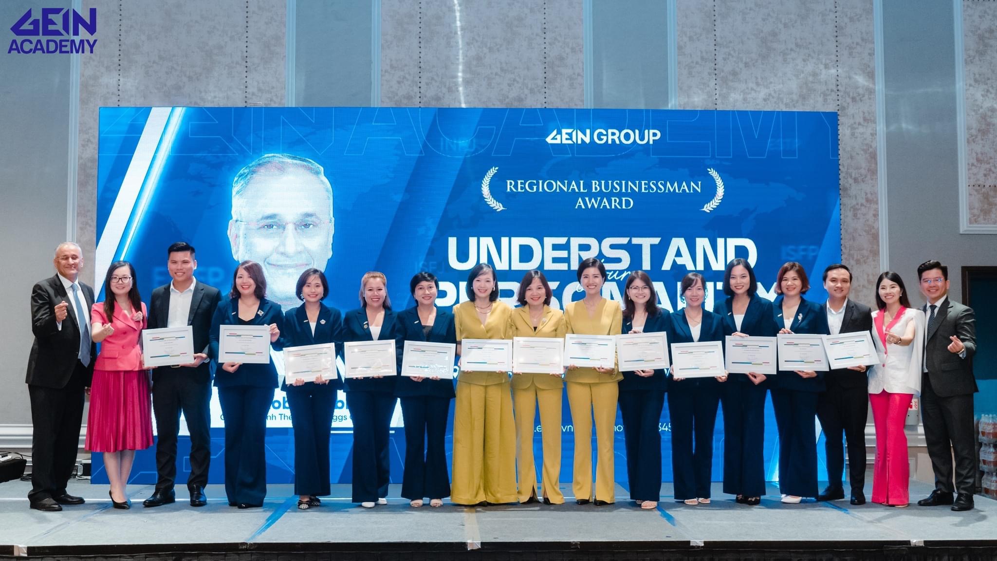 Regional Businessman Award — chứng nhận cùng chuyên gia toàn cầu